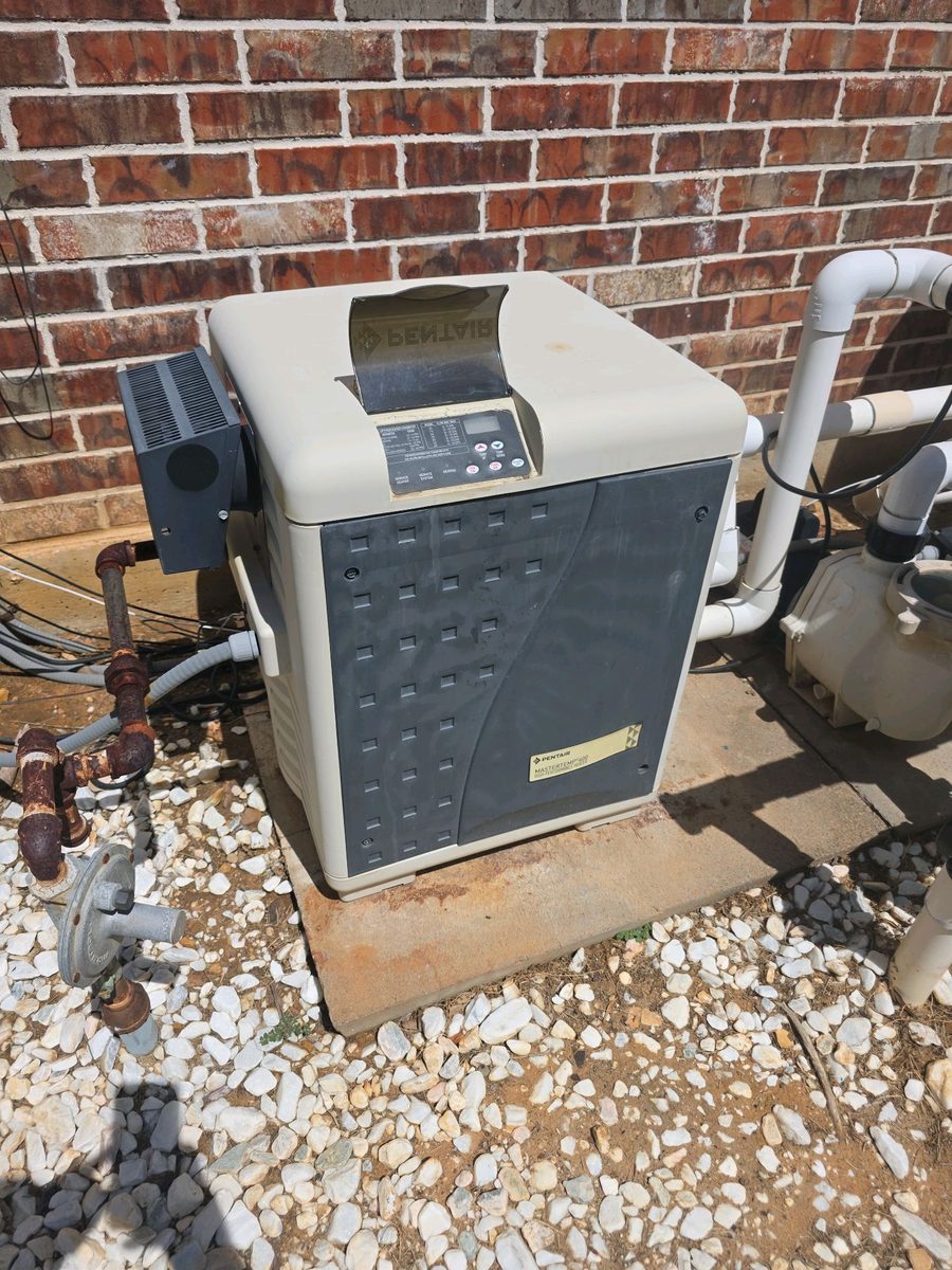 Pool heater with its gas supply line