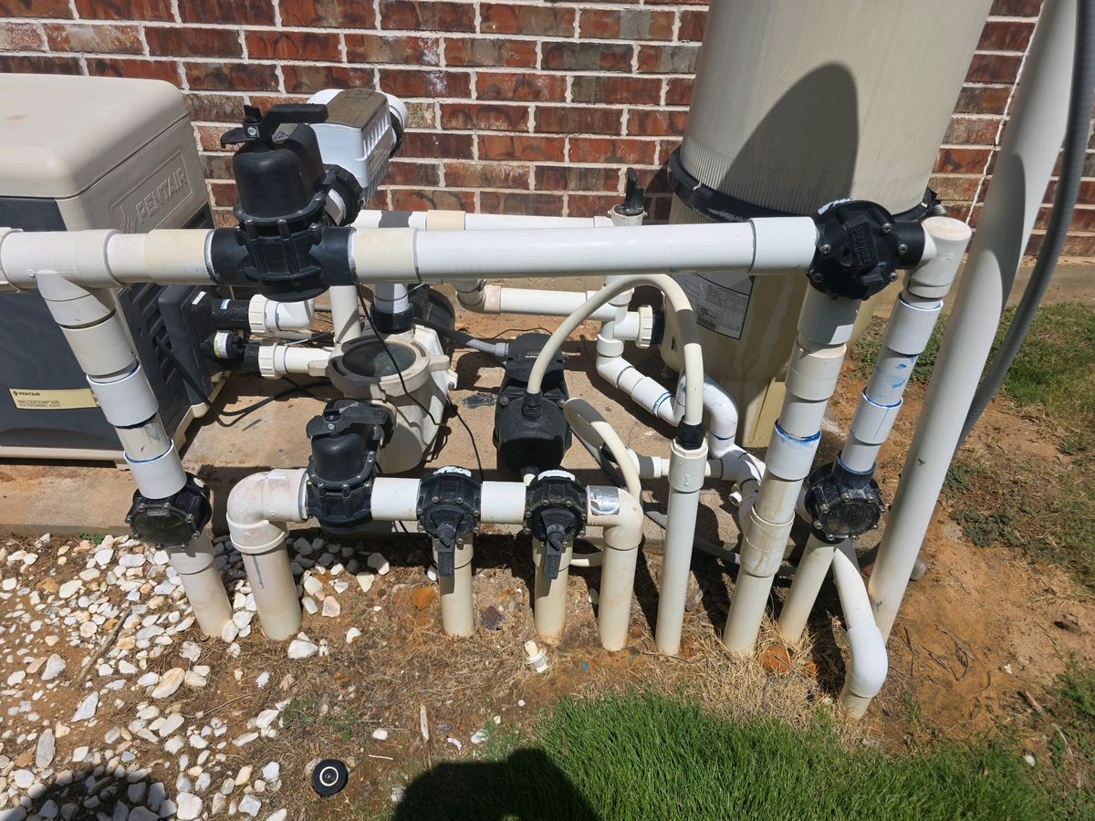 Pool plumbing manifold with valves and circulation pump