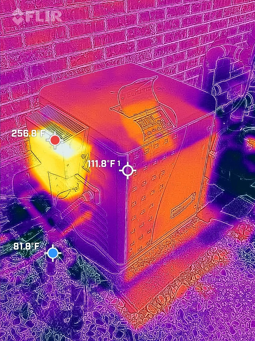 Imagen térmica de un calentador de alberca funcionando con calor de operación normal